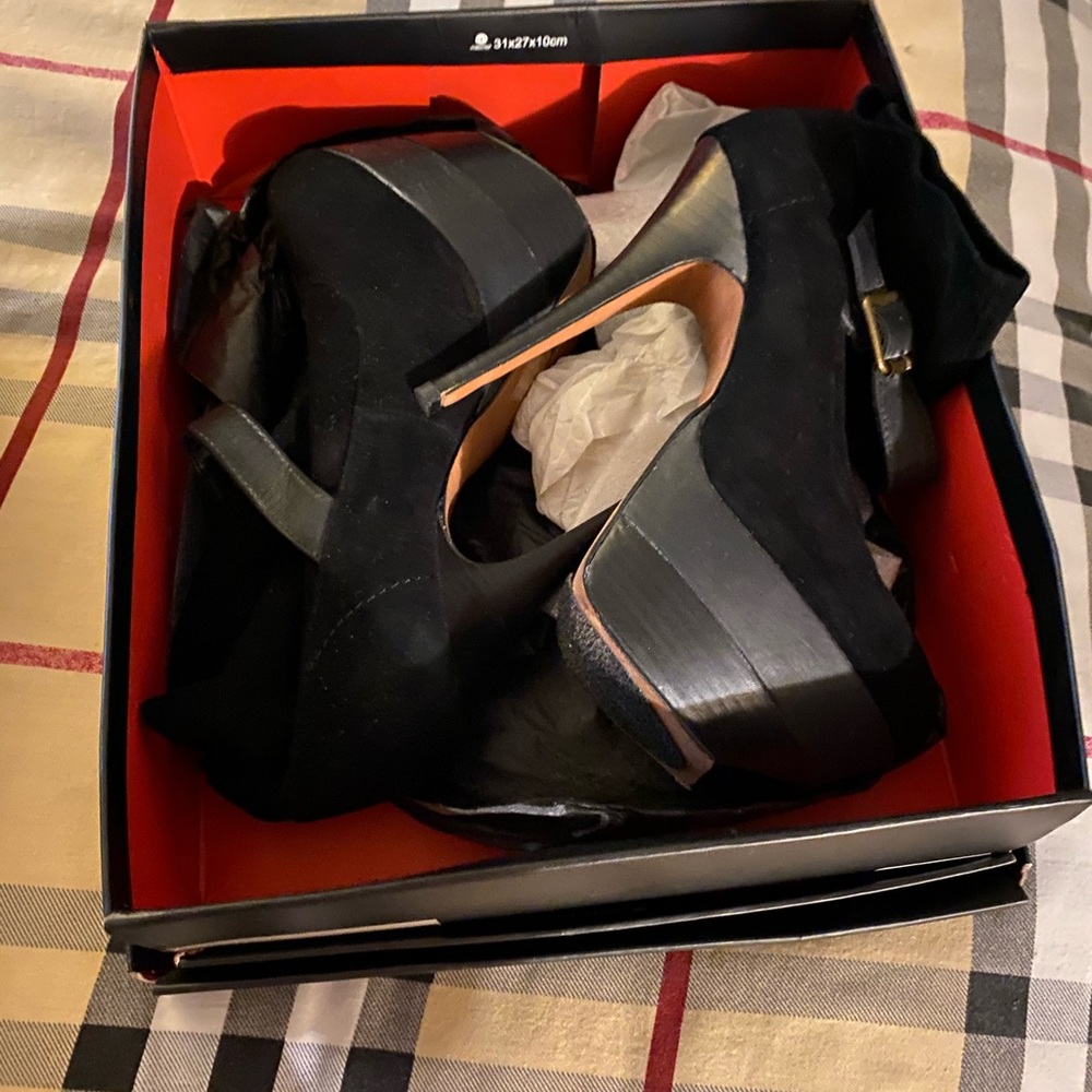 Shoe - Picture 9 of 10